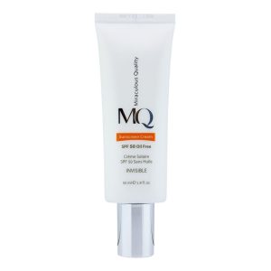 کرم ضد آفتاب بدون رنگ ام کیو، SPF50، مدل INVISIBLE، مناسب پوست چرب و مستعد آکنه حجم 55 میلیلیتر، فاقد چربی، محافظت کننده در برابر اشعه UVA ،UVB، تنظیم کننده ترشح چربی، ضد آب، ضد چروک، مرطوبکننده، دارای فرمولاسیون فیزیکی و شیمیایی، با ماندگاری 2 ساعته